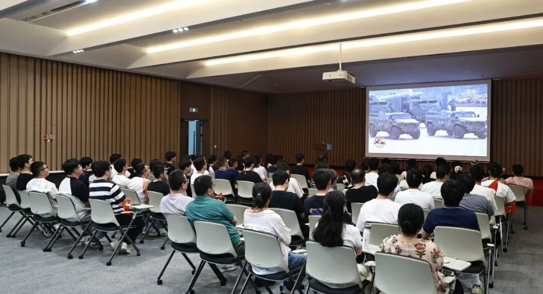 愿以吾輩之青春 捍衛(wèi)盛世之中華 | 江蘇北人組織觀(guān)看九三閱兵儀式 愿以吾輩之青春 捍衛(wèi)盛世之中華 | 江蘇北人組織觀(guān)看九三閱兵儀式