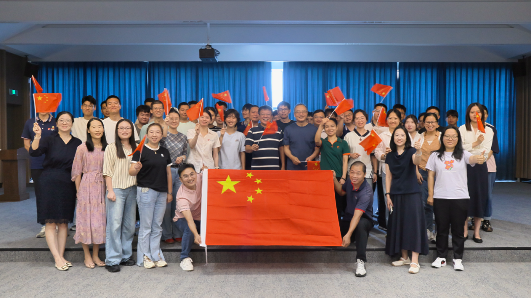 愿以吾輩之青春 捍衛(wèi)盛世之中華 | 江蘇北人組織觀(guān)看九三閱兵儀式 愿以吾輩之青春 捍衛(wèi)盛世之中華 | 江蘇北人組織觀(guān)看九三閱兵儀式